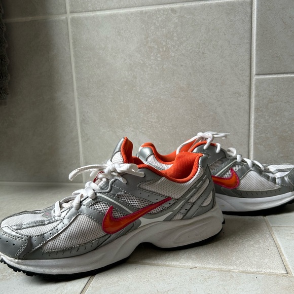Nike Athletic Shoes Gray and Orange - Picture 3 of 7
